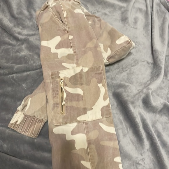 Hollister camo print joggers ultra high rise size x-small zipper accents pockets - Picture 5 of 6